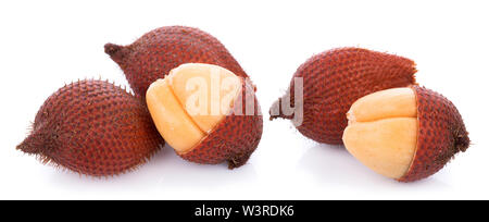 Salak Salacca zalacca fruits, isolé sur fond blanc Banque D'Images