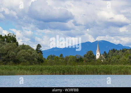 Église rurale près de Faaker See dans les Alpes australiennes Banque D'Images