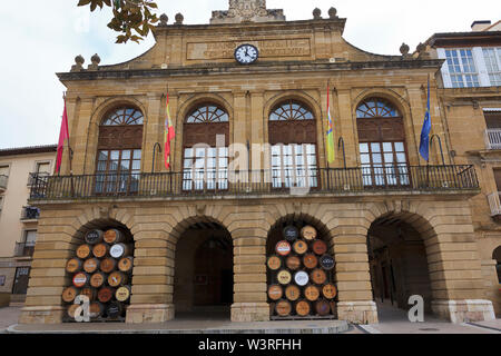 Hôtel de ville (18e siècle) dans la région de Plaza de la Paz à Haro, La Rioja, Espagne Banque D'Images