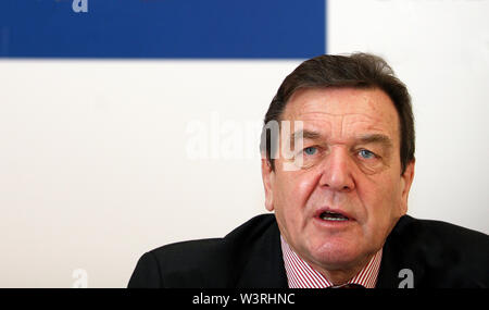 ISTANBUL, TURQUIE - 17 DÉCEMBRE : homme politique allemand Gerhard Schroder portrait le 17 décembre 2008, Istanbul, Turquie. Gerhard Schroder est chancelier de l'Allemagne de 1998 à 2005. Banque D'Images