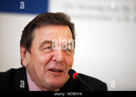 ISTANBUL, TURQUIE - 17 DÉCEMBRE : homme politique allemand Gerhard Schroder portrait le 17 décembre 2008, Istanbul, Turquie. Gerhard Schroder est chancelier de l'Allemagne de 1998 à 2005. Banque D'Images