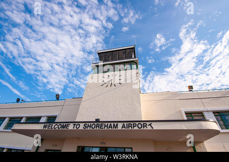 Bâtiment de terminal Art déco à l'aéroport de Shoreham ou à l'aéroport de Brighton City, Sussex UK. Bâtiment de voyage aérien vintage. 1930 Bâtiment classé Banque D'Images