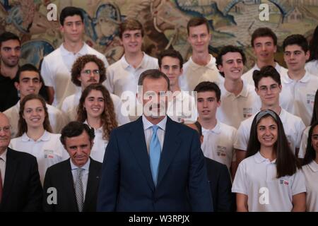 Madrid, Espagne. 17 juillet, 2019. Madrid, Espagne ; 07/17/2019.Felipe VI, Roi d'Espagne reçoit dans un véritable public les étudiants participant à la XIVE édition de la 'Becas Europa' programme de l'université Francisco de Vitoria, à Zarzuela Palace Crédit : Juan Carlos Rojas/Photo Alliance | utilisée dans le monde entier/dpa/Alamy Live News Banque D'Images