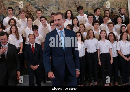 Madrid, Espagne. 17 juillet, 2019. Madrid, Espagne ; 07/17/2019.Felipe VI, Roi d'Espagne reçoit dans un véritable public les étudiants participant à la XIVE édition de la 'Becas Europa' programme de l'université Francisco de Vitoria, à Zarzuela Palace Crédit : Juan Carlos Rojas/Photo Alliance | utilisée dans le monde entier/dpa/Alamy Live News Banque D'Images