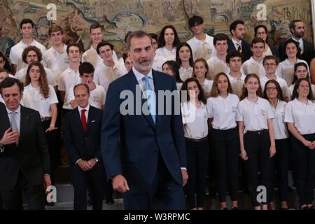 Madrid, Espagne. 17 juillet, 2019. Madrid, Espagne ; 07/17/2019.Felipe VI, Roi d'Espagne reçoit dans un véritable public les étudiants participant à la XIVE édition de la 'Becas Europa' programme de l'université Francisco de Vitoria, à Zarzuela Palace Crédit : Juan Carlos Rojas/Photo Alliance | utilisée dans le monde entier/dpa/Alamy Live News Banque D'Images