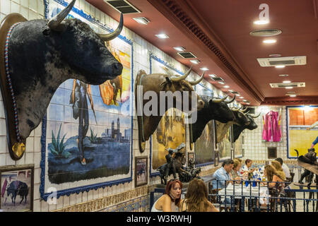 La Taurina, un restaurant sur le thème de la tauromachie dans la Carrera de San Jeronimo, près de la Puerta del Sol dans le centre de Madrid, Espagne Banque D'Images