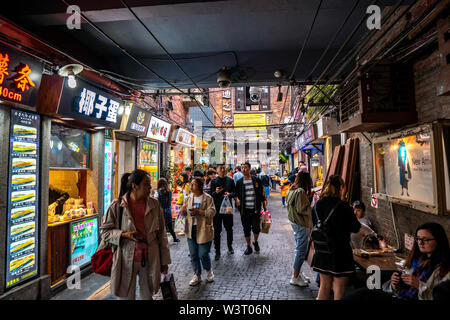 Tianzifang, Shanghai / Chine - Mai 8, 2019 : une destination touristique s'est transformée à partir des architectures résidentielles et des usines dans un artsy ar Banque D'Images