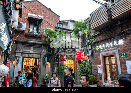 Tianzifang, Shanghai / Chine - Mai 8, 2019 : une destination touristique s'est transformée à partir des architectures résidentielles et des usines dans un artsy ar Banque D'Images