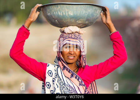 AGRA - FEB 28 : Indian Woman Worker in Agra le 28 février. 2018 en Inde Banque D'Images