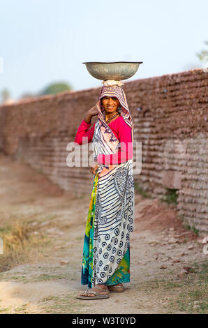 AGRA - FEB 28 : Indian Woman Worker in Agra le 28 février. 2018 en Inde Banque D'Images