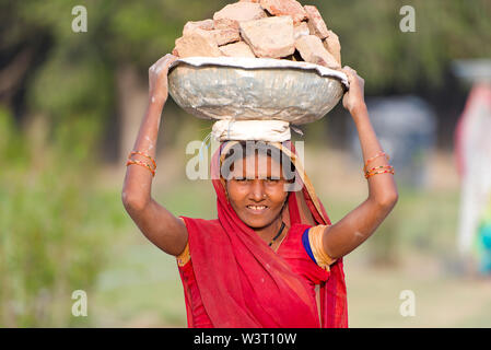 AGRA - FEB 28 : Indian Woman Worker in Agra le 28 février. 2018 en Inde Banque D'Images