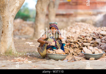 AGRA - FEB 28 : Indian Woman Worker in Agra le 28 février. 2018 en Inde Banque D'Images