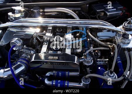 Rencontrez Queen Square Bristol 2019 Juillet - Sierra Cosworth Chrome moteur. Photos prises à Bristol Banque D'Images