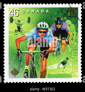 CANADA - VERS 1999 : timbres par le Canada, montre le cyclisme, l'haltérophilie, la gymnastique, vers 1999 Banque D'Images