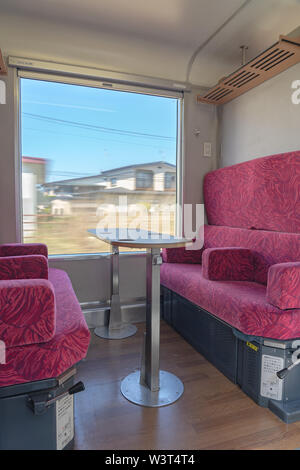 Intérieur de East Japan Railway Gono line Resort Shirakami train touristique à Akita. Le train rides d'Akita à Aomori Banque D'Images