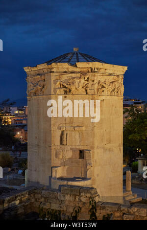 Tour des Vents, à l'heure bleue à l'ancienne ville d'Athènes, Grèce Banque D'Images