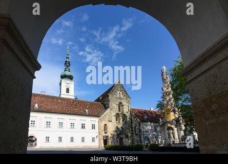 Heiligenkreuz : Heiligenkreuz Abbey : cour intérieure, l'église en bois de Vienne, Wienerwald, Niederösterreich, Basse Autriche, Autriche Banque D'Images