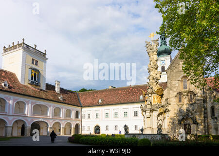 Heiligenkreuz : Heiligenkreuz Abbey : cour intérieure, l'église en bois de Vienne, Wienerwald, Niederösterreich, Basse Autriche, Autriche Banque D'Images