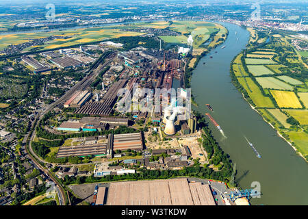 Photo aérienne de l'aciérie HKM Hüttenwerke Krupp Mannesmann GmbH dans Hüttenheim am Rhein avec cokerie à Duisburg Hüttenheim dans la Ruhr Banque D'Images