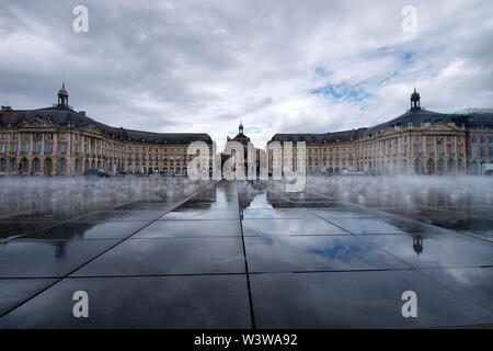 Miroir d'eau miroir d'eau - Bordeaux, France Banque D'Images