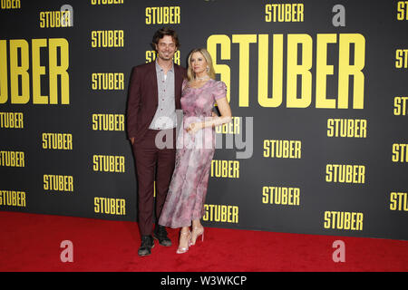 10 juillet 2019 - Los Angeles, CA, USA - LOS ANGELES - 10 juil : Christopher Backus, Mira Sorvino au ''Stuber'' Premiere au Regal LA Live le 10 juillet 2019 à Los Angeles, CA (crédit Image : © Kay Blake/Zuma sur le fil) Banque D'Images