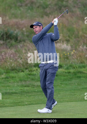 La République d'Irlande Padraig Harrington sur la 2e au cours de la première journée du championnat ouvert en 2019 au Club de golf Royal Portrush. Banque D'Images