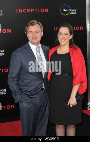 LOS ANGELES, CA. 13 juillet 2010 : réalisateur Christopher Nolan & Emma Thomas au Los Angeles première de son nouveau film 'Création' au Grauman's Chinese Theatre, à Hollywood. © 2010 Paul Smith / Featureflash Banque D'Images