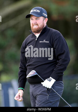 La République d'Irlande Shane Lowry tees au large de la 5e au cours de la première journée du championnat ouvert en 2019 au Club de golf Royal Portrush. Banque D'Images