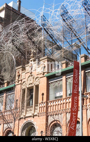 Barcelone, Espagne - 21 mars 2019- Vue de la Fundacio Antoni Tapies Foundation, un centre culturel et un musée situé dans la rue Arago, à Barcelone, C Banque D'Images