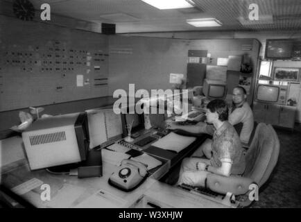 Déposée - 01 janvier 1990, Berlin, Ronneburg : Thuringe/RDA/mining/1990 L'exploitation de l'uranium dans l'arbre Drosen, Thuringe de est (près de Ronneburg). L'arbre était encore en fonctionnement normal en 1990, mais l'avenir de l'exploitation de l'uranium n'avait pas encore été décidé. Photo : Centre de contrôle à 600 m de profondeur /////atome d'énergie l'exploitation de l'uranium/états allemands Photo : Paul Glaser/dpa-Zentralbild/ZB Banque D'Images