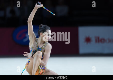 Ashram de Linoy Israël effectue ses clubs au cours 2019 Grand Prix de Thiais Banque D'Images