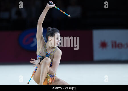 Ashram de Linoy Israël effectue ses clubs au cours 2019 Grand Prix de Thiais Banque D'Images