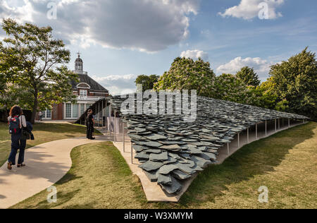 La serpentine Pavilion 2019 conçu par Junya Ishigami Banque D'Images