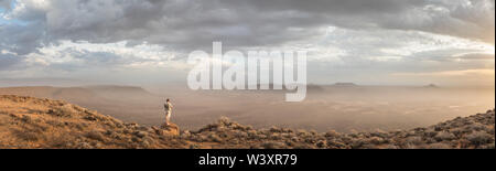 Tankwa Karoo National Park, Northern Cape, Afrique du Sud abrite de beaux paysages arides avec des montagnes, des collines rocheuses, et des plaines et de l'usine unique Banque D'Images