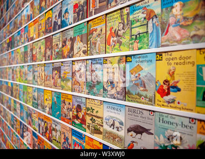 Ladybird books exhibition à New Walk Museum à Leicester, Royaume-Uni Banque D'Images