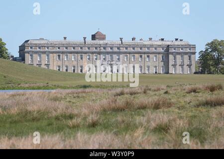 Petworth House dans la paroisse de Petworth, West Sussex, Angleterre, est un fin du 17e siècle, maison classé Grade I. Banque D'Images