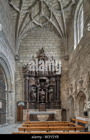 L'église néoclassique ex-collégiale de Santa María, chapelle renaissance de Santa Casilda avec un retable romaniste à Briviesca, Burgos, Castille Banque D'Images