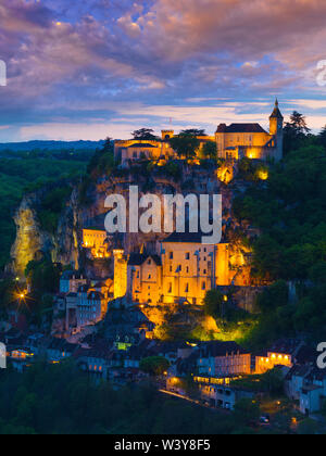 France, Lot, Midi Pyrénées, Rocamadour, Parc naturel régional Causses du Quercy, UNESCO World Heritage site, Village au crépuscule Banque D'Images