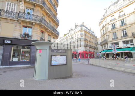 Toilettes publiques dans le centre-ville de Paris France Banque D'Images