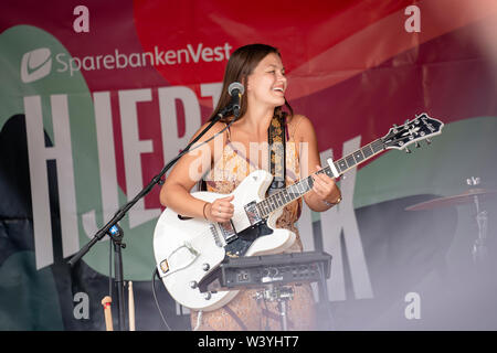 Bergen, Norvège - Juin 15th, 2019. Le trio norvégien je vois Rivers effectue un concert live au cours de la fête de la musique 2019 Bergenfest norvégien de Bergen. (Photo crédit : Gonzales Photo - Jarle H. MEO). Banque D'Images