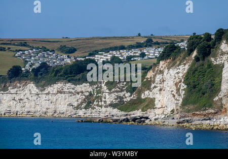 Seaton, Devon, Angleterre, Royaume-Uni. Juillet 2019. La côte jurassique entre bière et Seaton où un caravan park est situé. Le sud du Devon, UK Banque D'Images