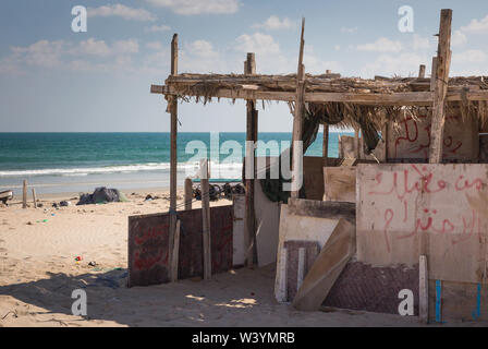 Maisons de pêcheurs à la mer arabe au sud de l'Oman Banque D'Images