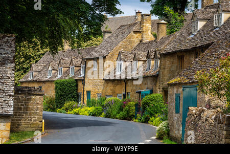 Cottages en pierre dans le village de Snowshill dans les Cotswolds, en Angleterre Banque D'Images