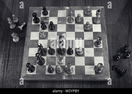 D'échecs unique Tal - Geller, Tournoi d'échecs International à Zurich, en 1959. Les blancs gagnent. Le noir et blanc Banque D'Images