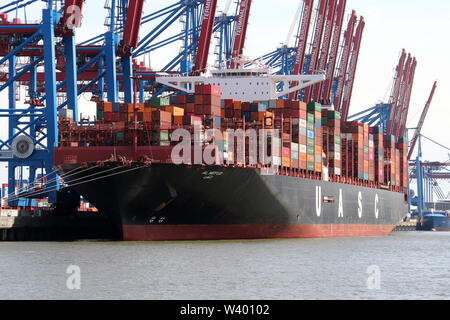 Le porte-conteneurs Al Nefud a été chargé le 11 mai 2019 dans le port de Hambourg. Banque D'Images