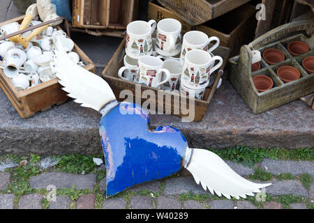 Coeur et ailes d'anges sur un bric et brac Londres Banque D'Images