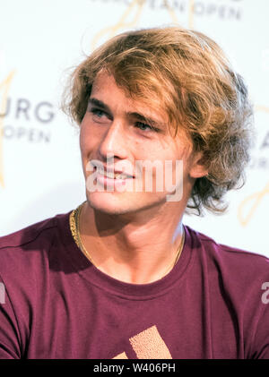 Hambourg, Allemagne. 18 juillet, 2019. Alexander 'Sascha' Zverev, joueuse de tennis, prend part à une conférence de presse avant de l'ouvrir à Hambourg. Crédit : Daniel Bockwoldt/dpa/Alamy Live News Banque D'Images