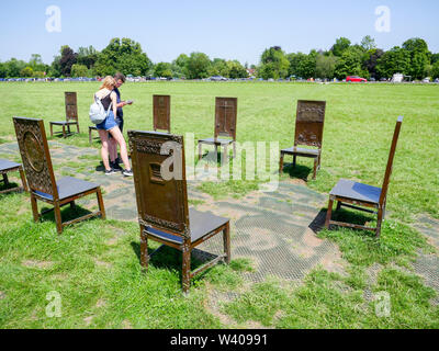 Les jurés, l'art d'installation, sur la lutte pour la liberté, l'égalité des droits et de l'état de droit, Runnymede, Surrey, Angleterre, RU, FR. Banque D'Images