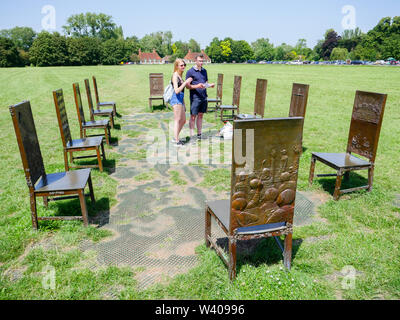 Les jurés, l'art d'installation, sur la lutte pour la liberté, l'égalité des droits et de l'état de droit, Runnymede, Surrey, Angleterre, RU, FR. Banque D'Images