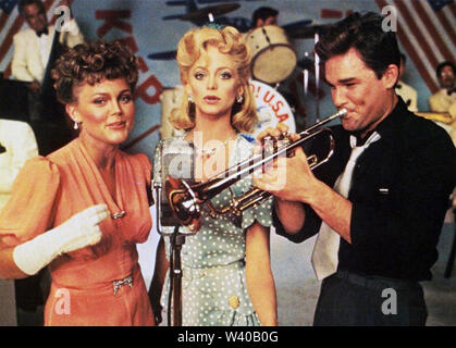 SWING SHIFT 1984 Warner Bros film avec de gauche à droite : Belinda Carlisle, Godie Hawn, Kurt Russell Banque D'Images
